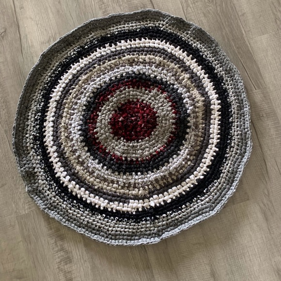 Round Rug - NWOT - Picture 2 of 11